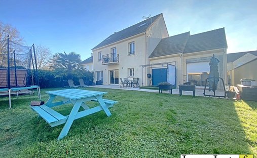 House in Les Essarts-le-Roi, Ile-de-France, France 1
