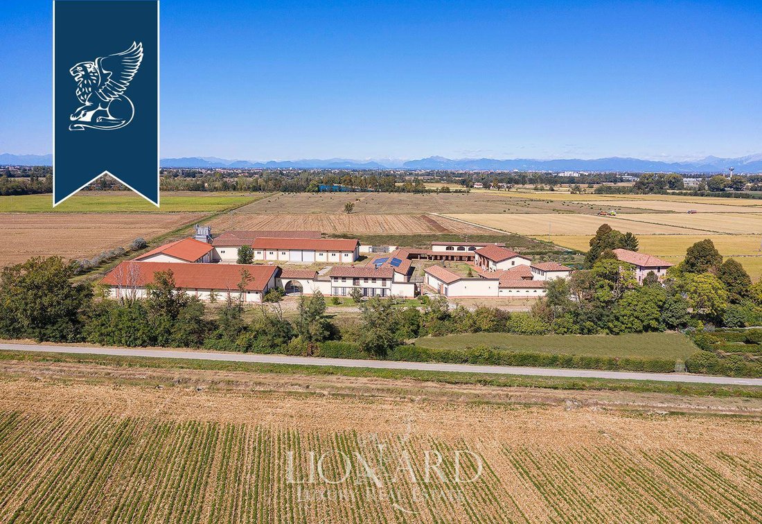 Villa in Cusago, Lombardy, Italy 2 - 12410234