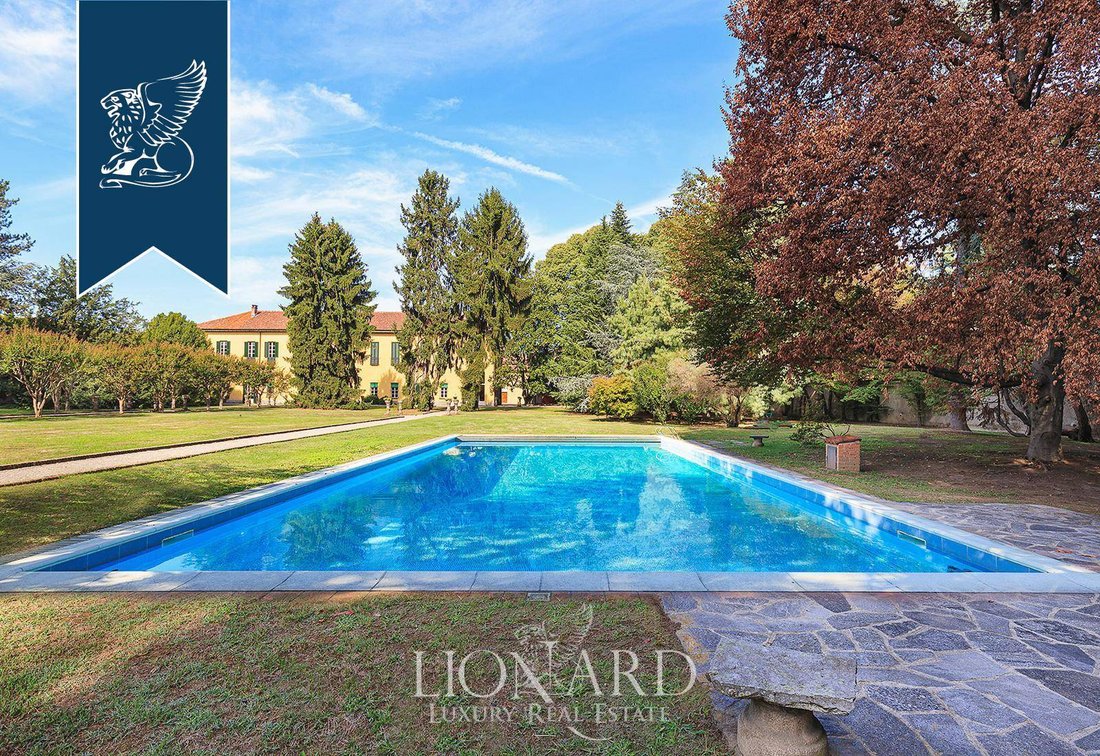 Villa in Paderno Dugnano, Lombardy, Italy 2 - 12444151