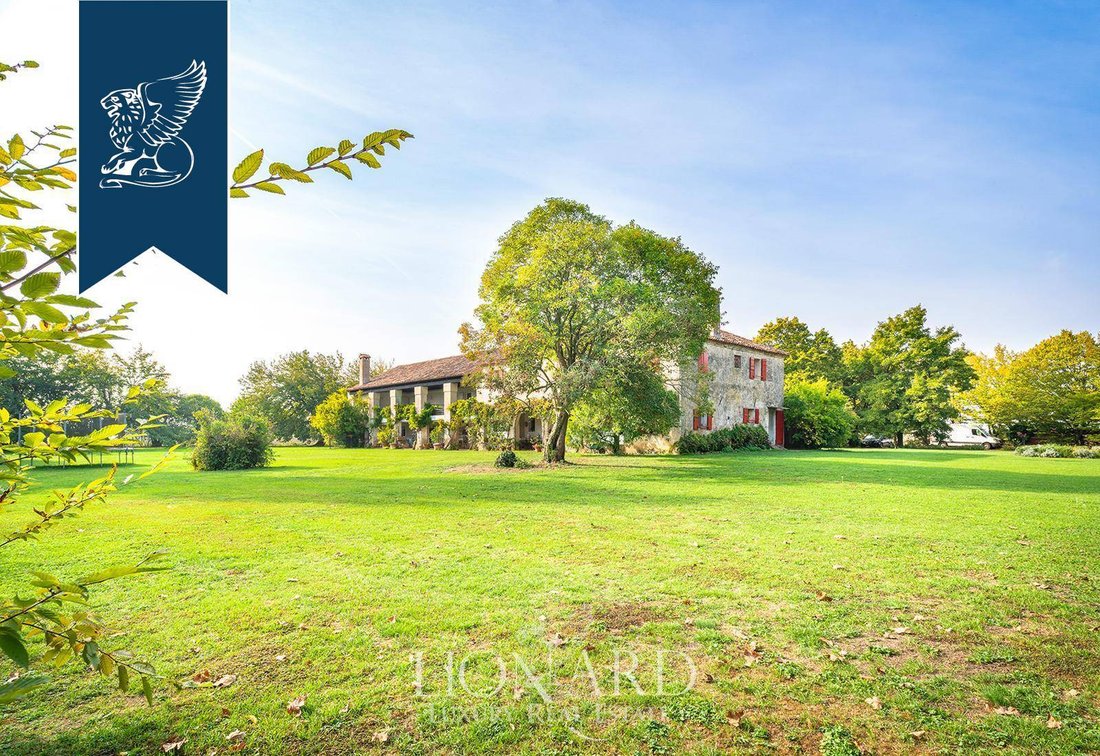 Villa in Roncade, Veneto, Italy 3 - 12444163