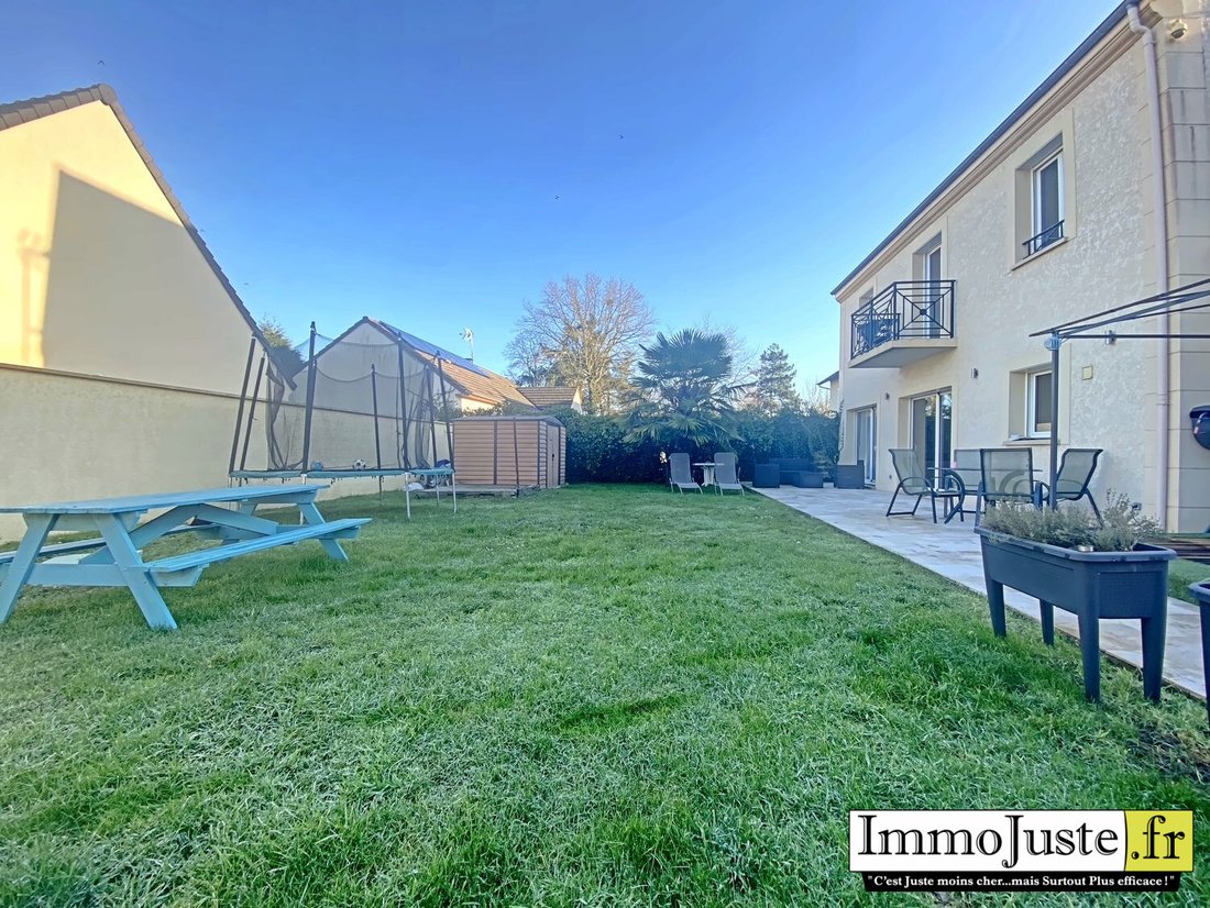 House in Les Essarts-le-Roi, Ile-de-France, France 3 - 15066032