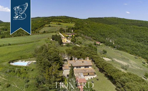 Villa in Monte Santa Maria Tiberina, Umbria, Italy 1