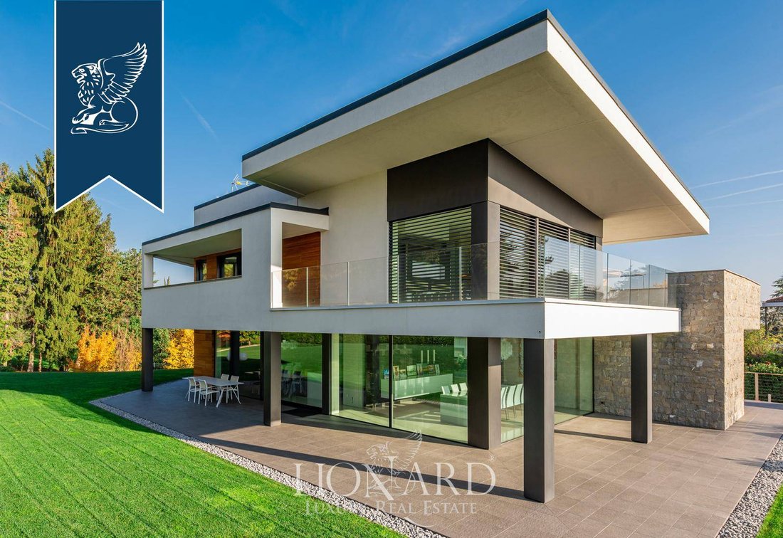 Villa in Mozzo, Lombardy, Italy 4 - 11771269