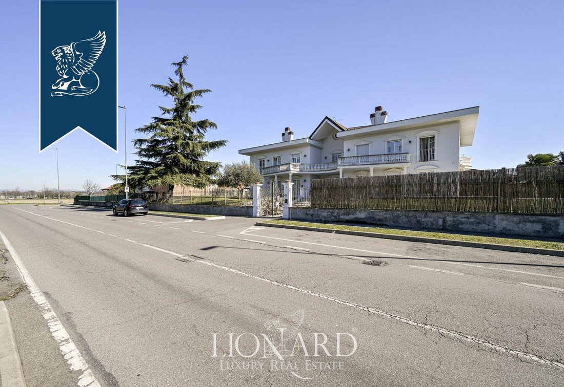 Villa in Lainate, Lombardy, Italy 3 - 10955896