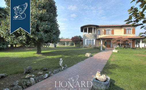 Villa in Chiari, Lombardy, Italy 1