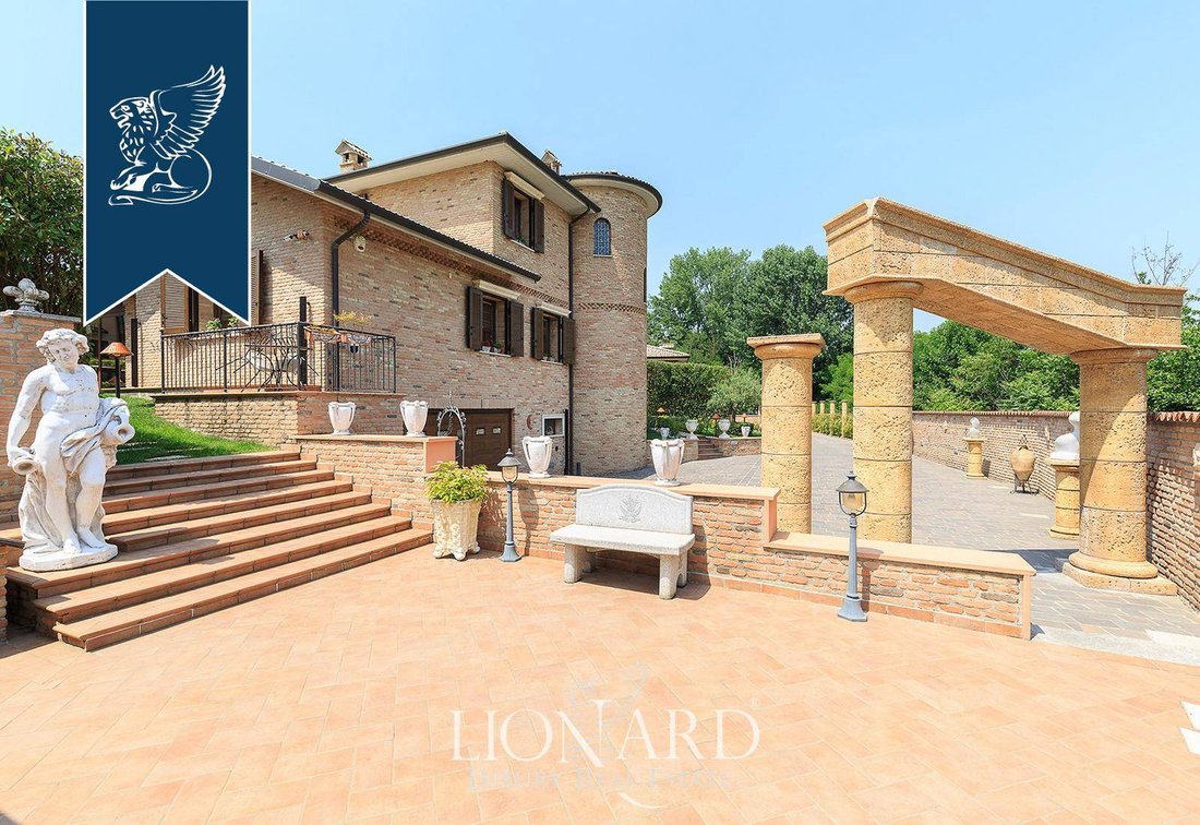 Villa in Giussago, Lombardy, Italy 1 - 11127377