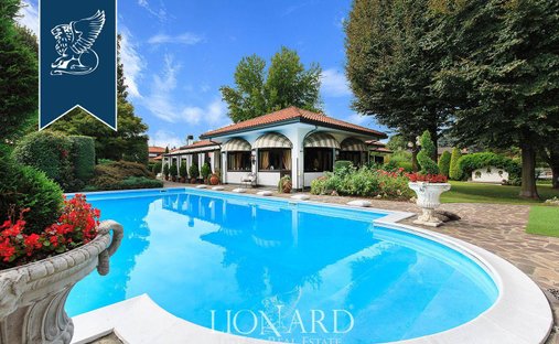 Villa in Vermezzo, Lombardy, Italy 1