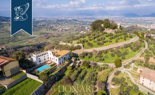 Apartment in Center - La Rocca, Comeana, Tuscany 1