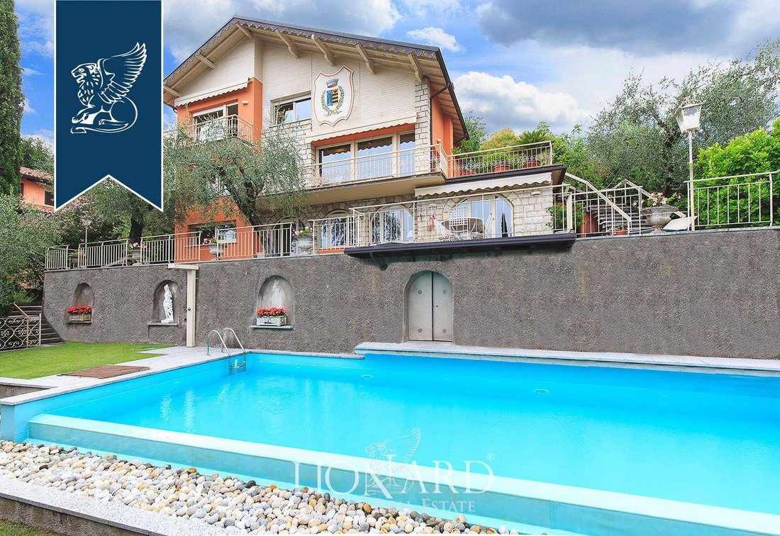 Villa in Gardone Riviera, Lombardy, Italy 5 - 10918988
