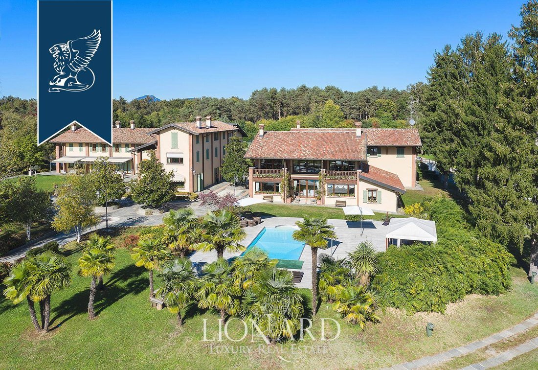 Villa in Tradate, Lombardy, Italy 3 - 10919350