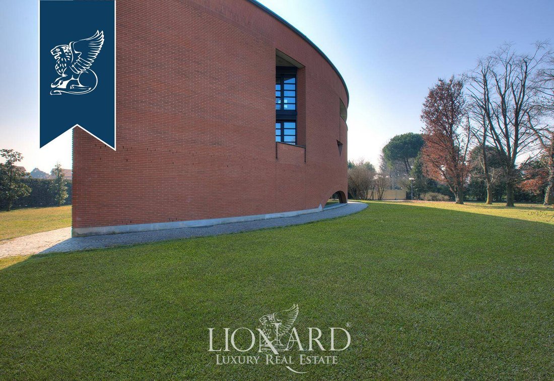 Villa in Bernareggio, Lombardy, Italy 2 - 11771245