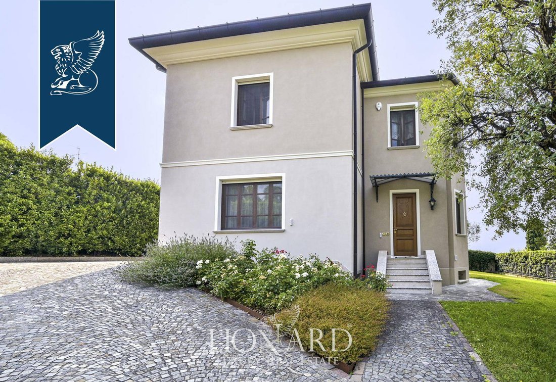 Villa in Erbusco, Lombardy, Italy 2 - 10918909
