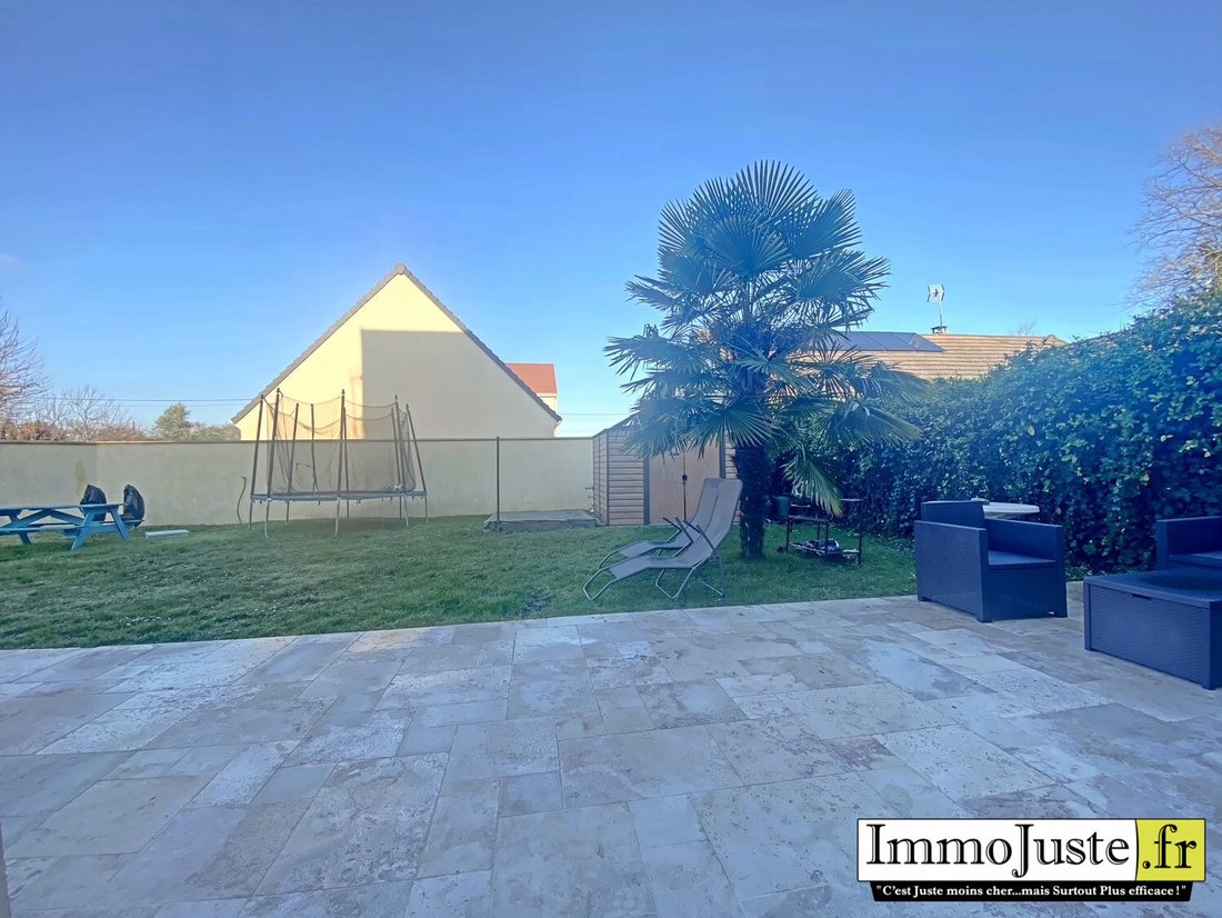 House in Les Essarts-le-Roi, Ile-de-France, France 2 - 15066032