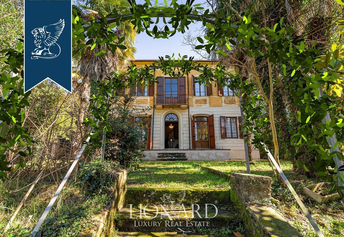 Villa in Camaiore, Tuscany, Italy 3 - 11150369