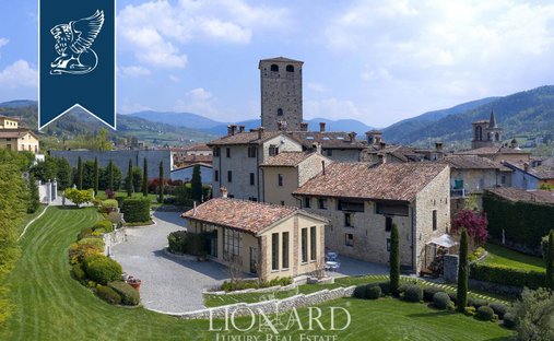 Castello a Varzi, Lombardia, Italia 1