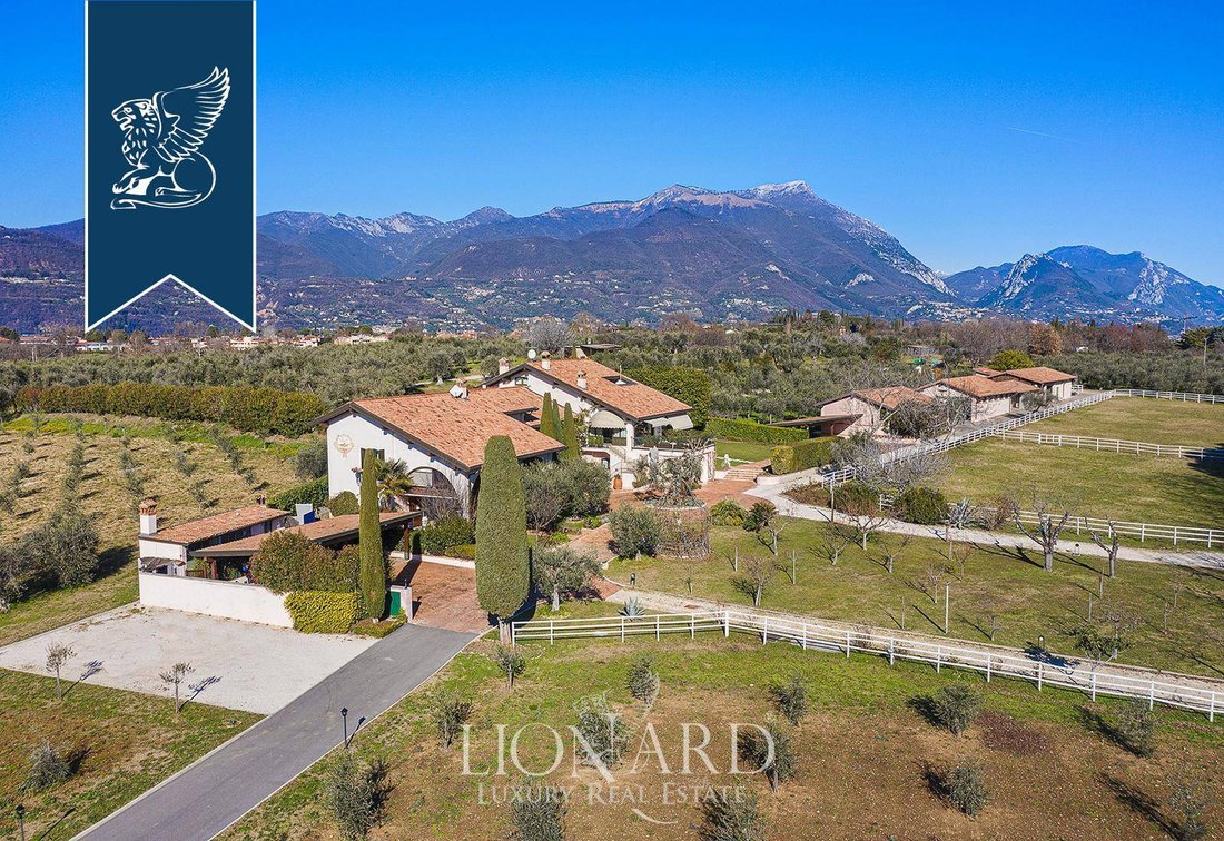 Villa in San Felice del Benaco, Lombardy, Italy 5 - 12649074
