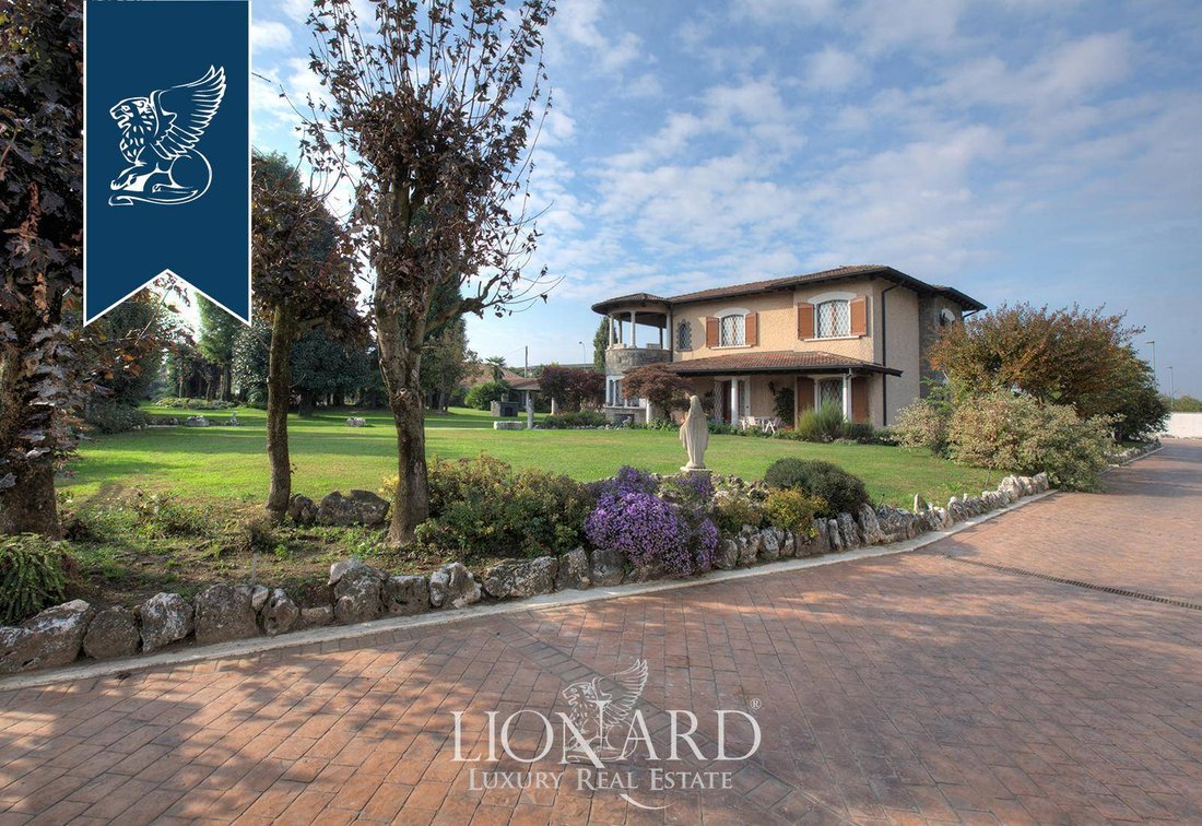 Villa in Chiari, Lombardy, Italy 3 - 10919079