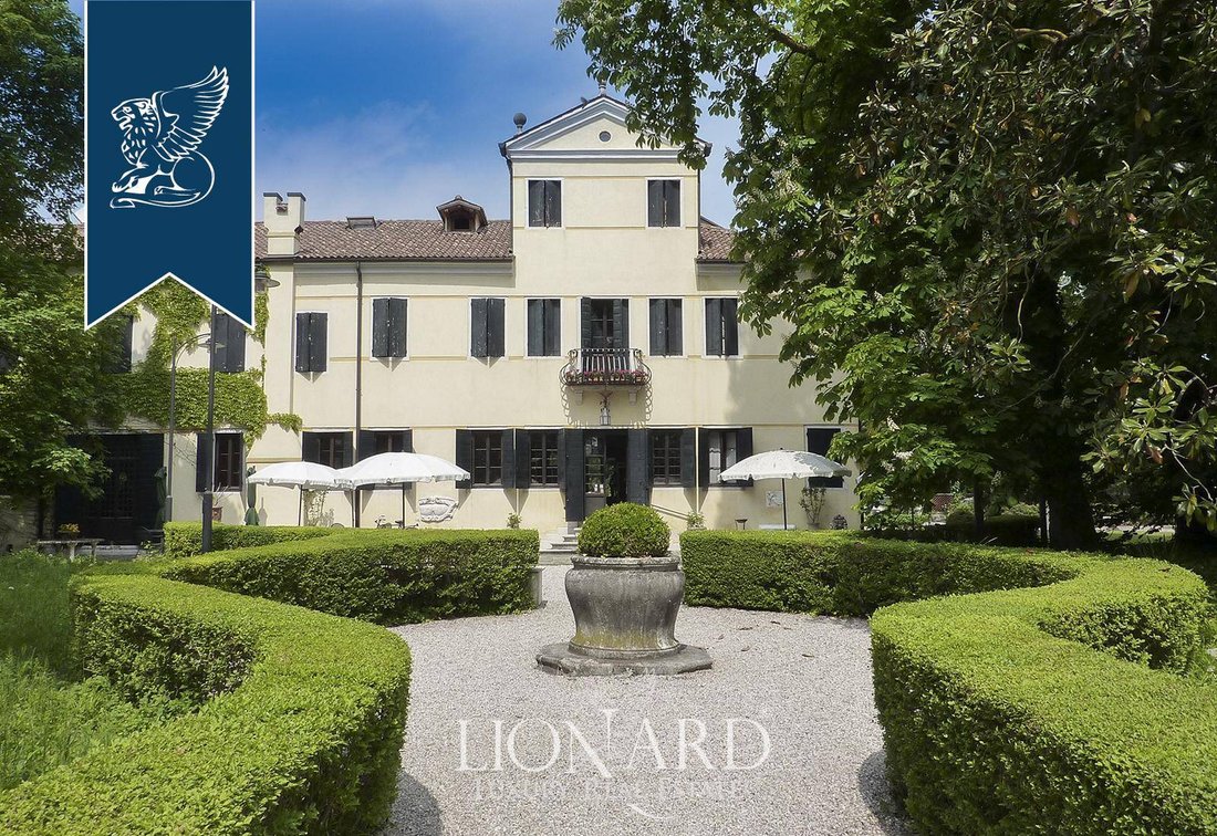 Villa in Dolo, Veneto, Italy 2 - 10919372