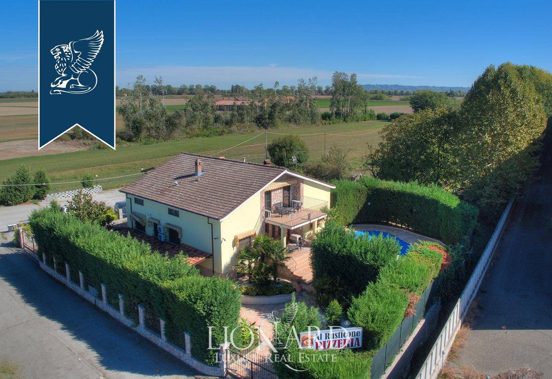 Villa in Bressana Bottarone, Lombardy, Italy 2 - 10919039