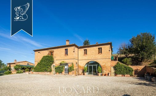 Villa in Buonconvento, Tuscany, Italy 1