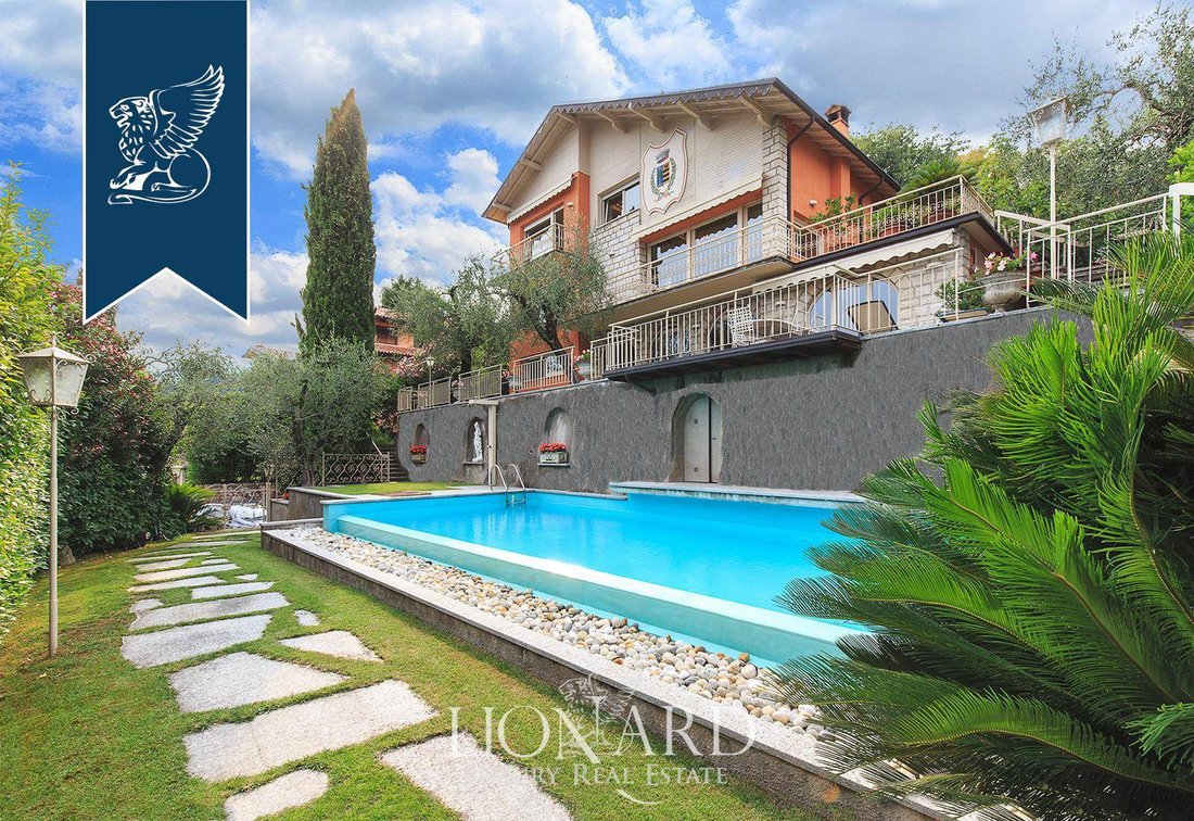 Villa in Gardone Riviera, Lombardy, Italy 3 - 10918988