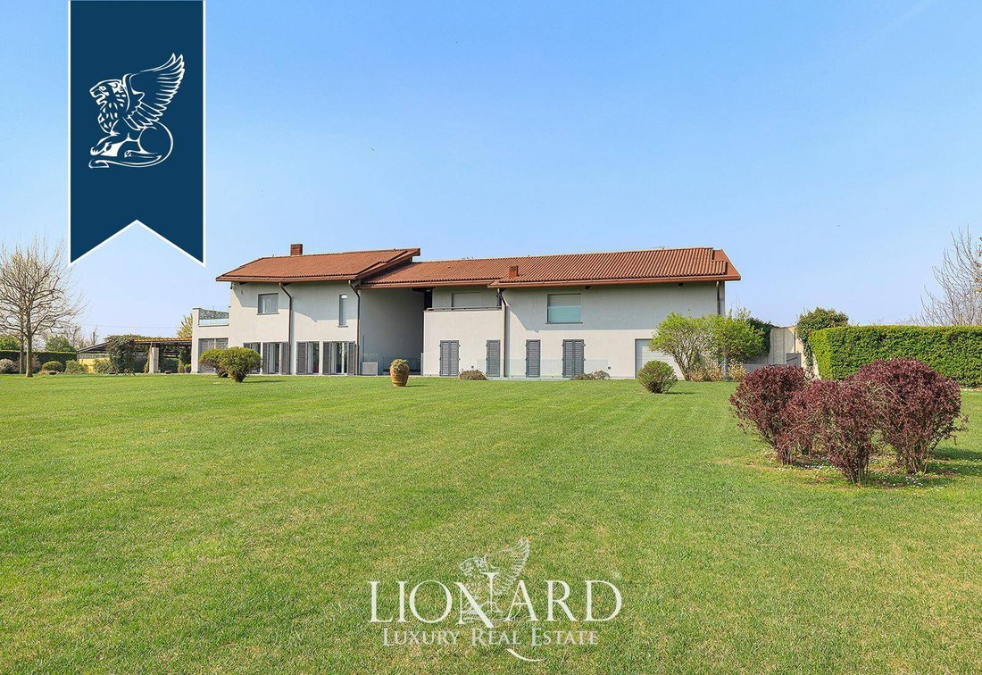 Villa in Fara Gera d'Adda, Lombardy, Italy 4 - 12206311