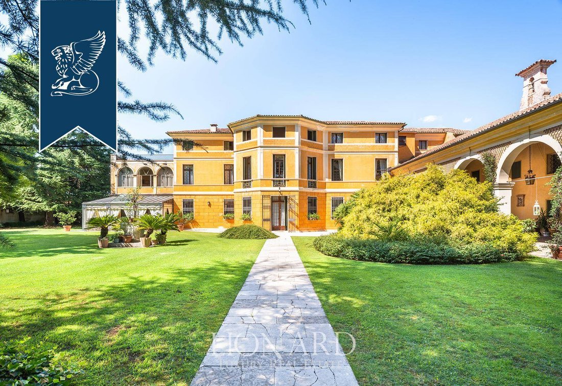 Villa in Cassola, Veneto, Italy 2 - 12320817