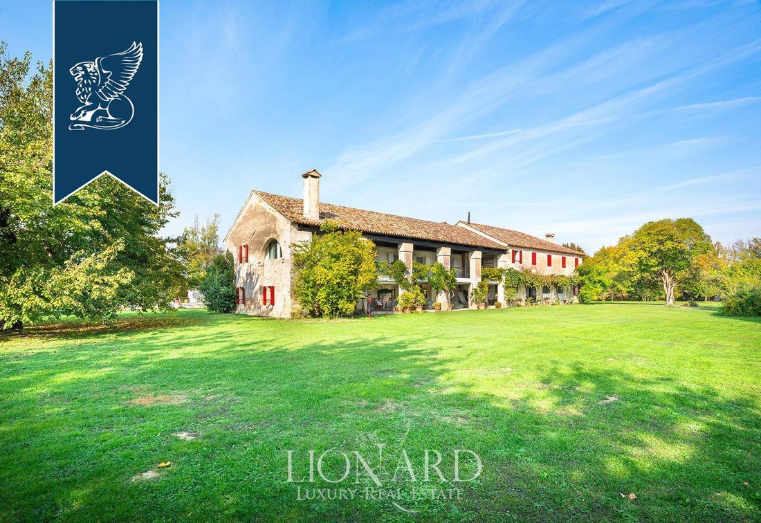 Villa in Roncade, Veneto, Italy 1 - 12444163