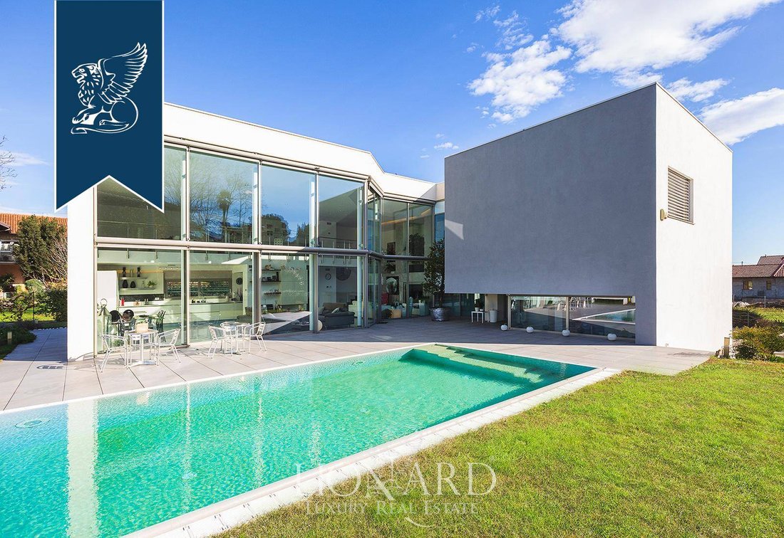 Villa in Besozzo, Lombardy, Italy 3 - 12649092