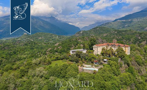 Schloss in Montalto Dora, Piemont, Italien 1