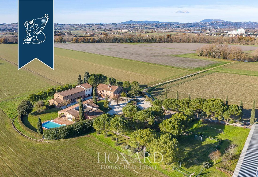 Villa in Bettona, Umbria, Italy 1 - 11795962
