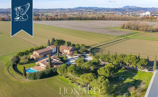 Villa in Bettona, Umbria, Italy 1