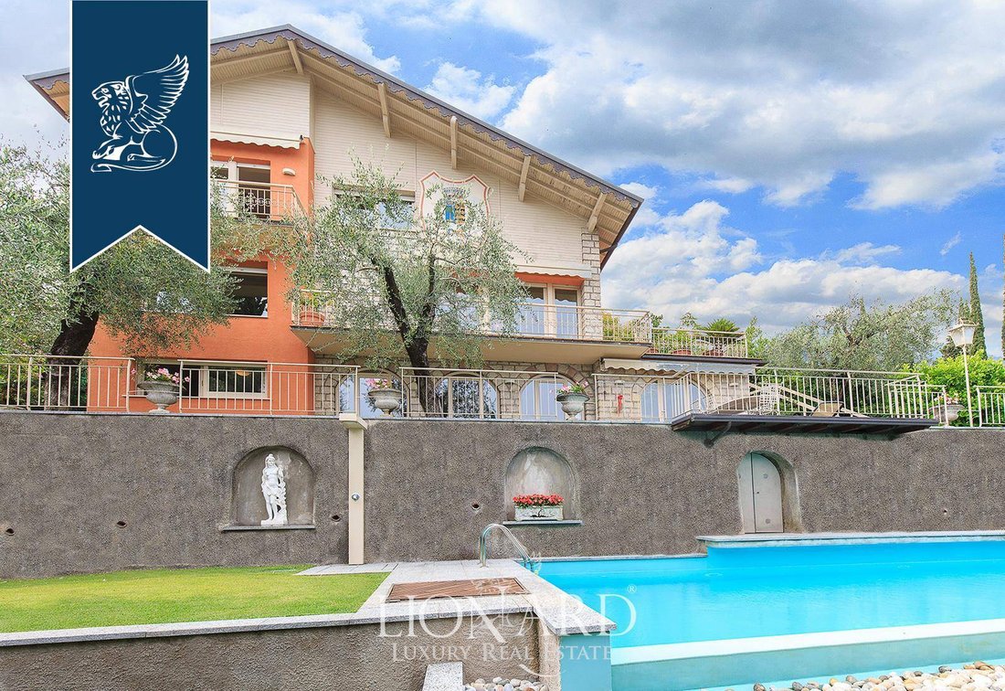 Villa in Gardone Riviera, Lombardy, Italy 4 - 10918988