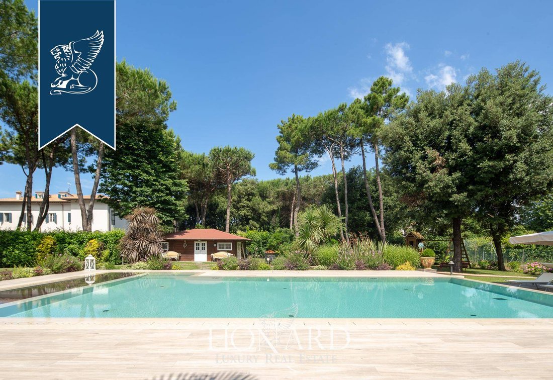 Villa in Ronchi, Massa, Italy 4 - 10918220