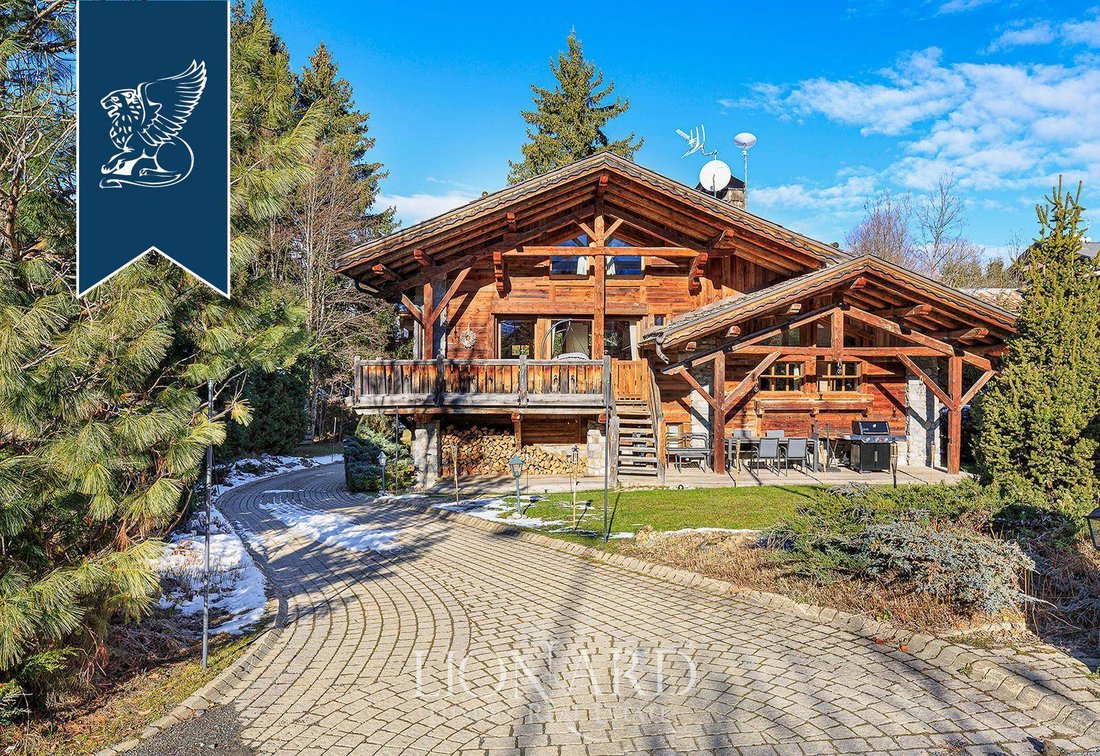 Villa in Courmayeur, Aosta Valley / Vallée d'Aoste, Italy 2 - 12598359