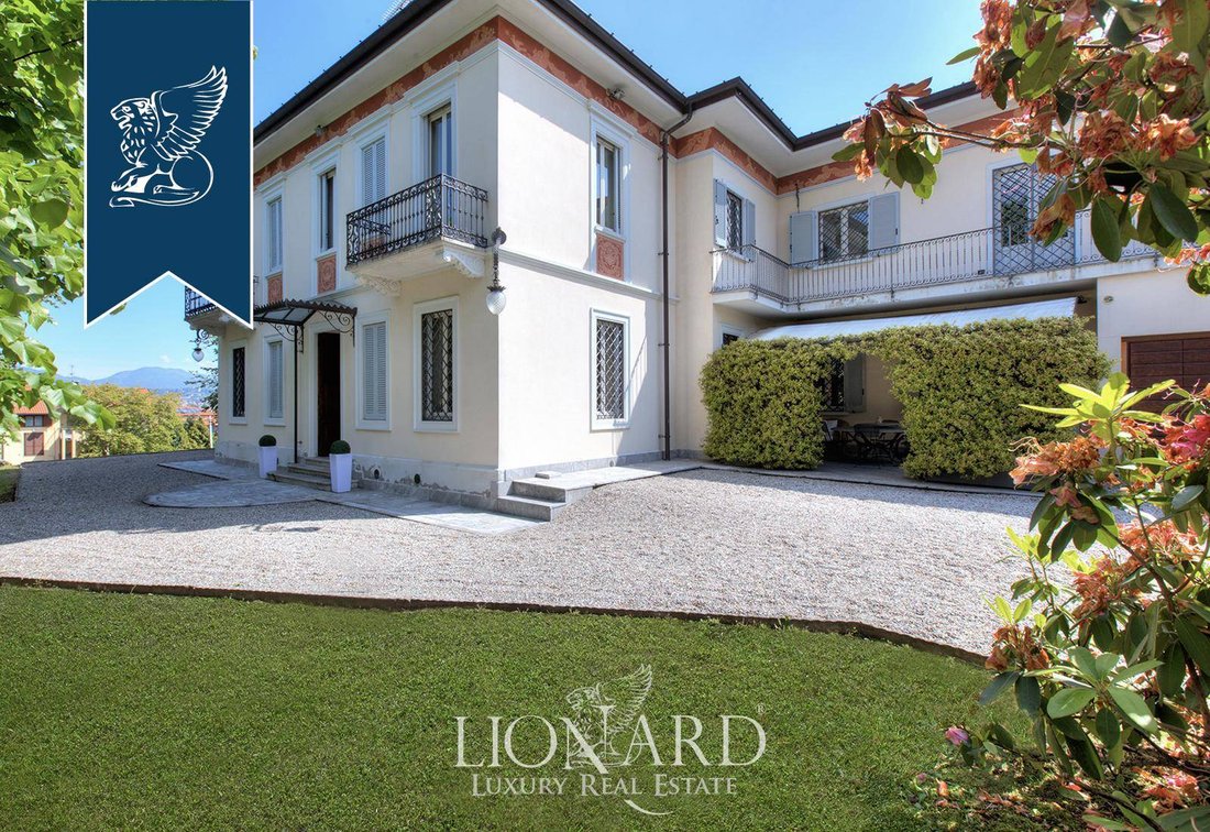 Villa in Buguggiate, Lombardy, Italy 2 - 10919392