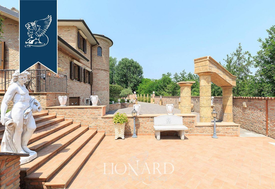 Villa in Giussago, Lombardy, Italy 2 - 11127377