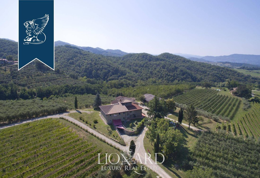 Villa in Vicchio, Tuscany, Italy 2 - 10919470