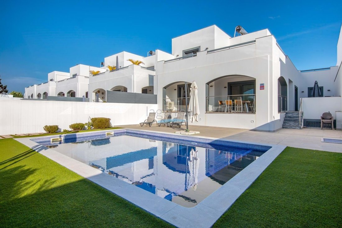 Townhouse in Loule (Sao Clemente), Algarve, Portugal 1 - 15064408
