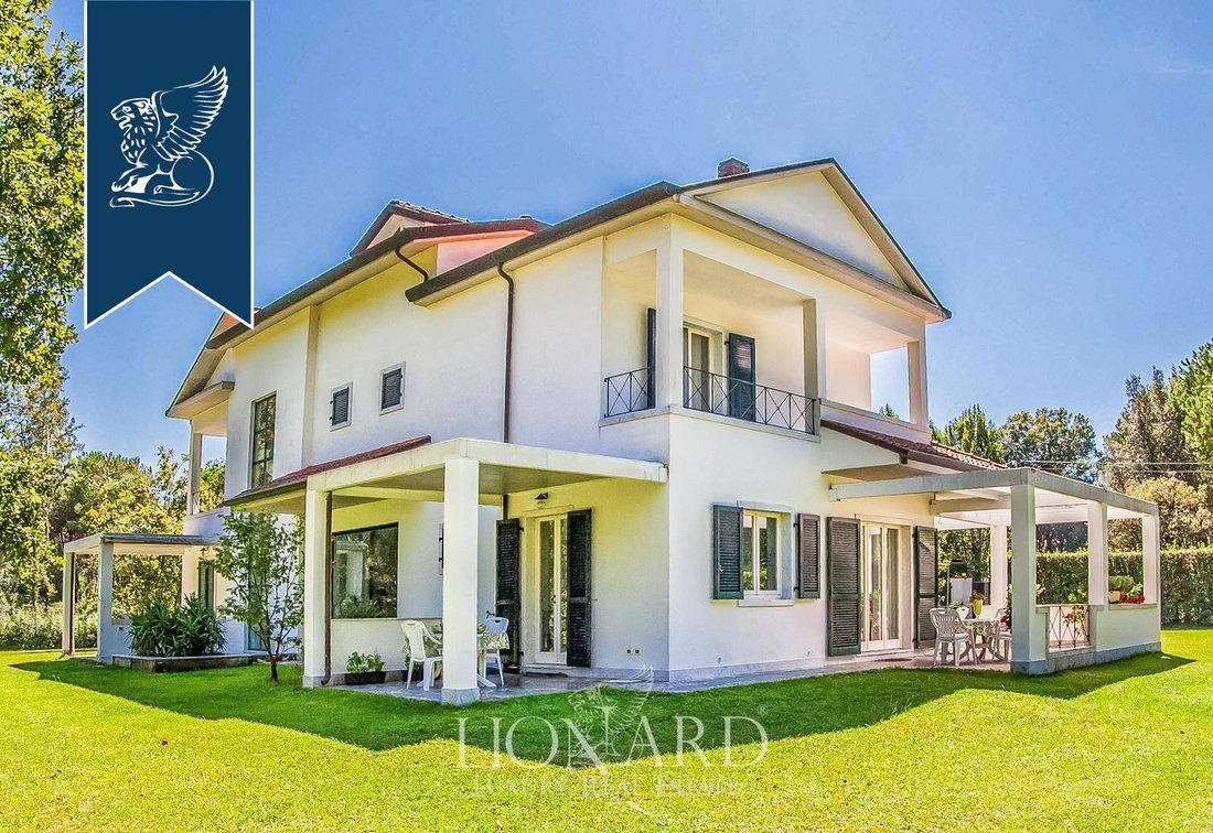 Villa in Ronchi, Massa, Italy 1 - 11865816