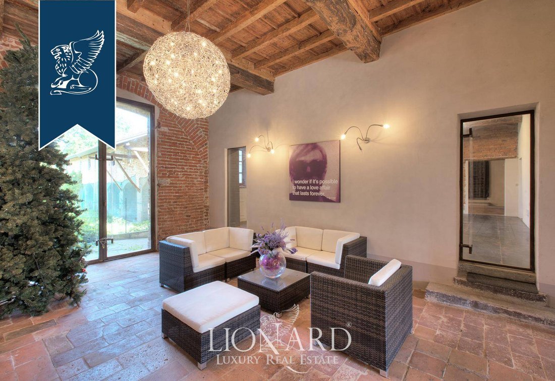 Villa in San Genesio ed Uniti, Lombardy, Italy 2 - 10918083