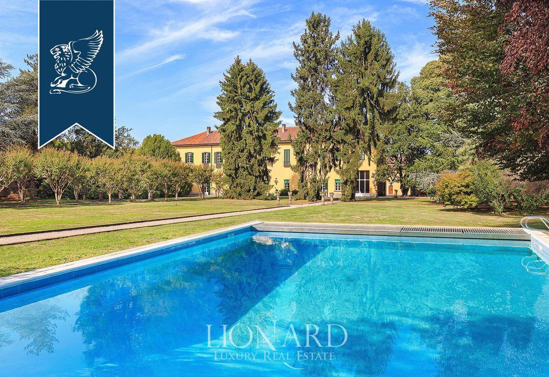 Villa in Paderno Dugnano, Lombardy, Italy 1 - 12444151