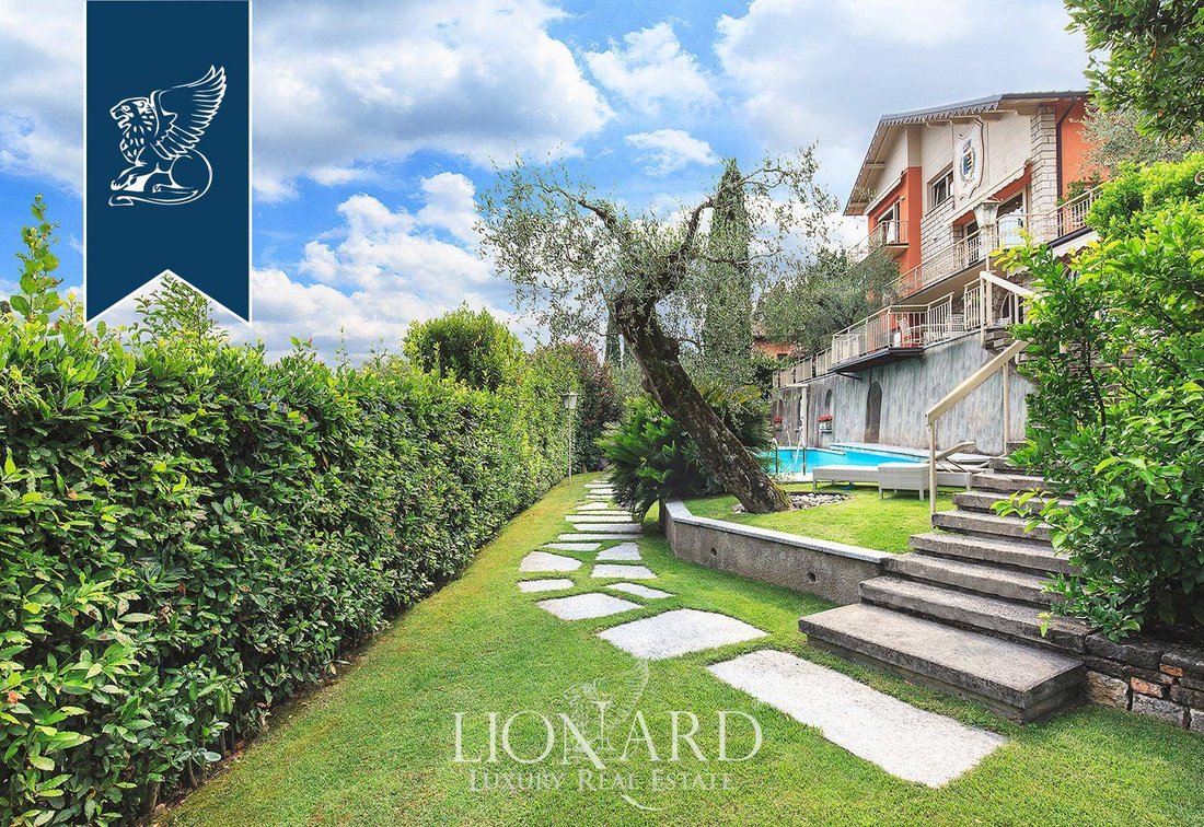 Villa in Gardone Riviera, Lombardy, Italy 2 - 10918988