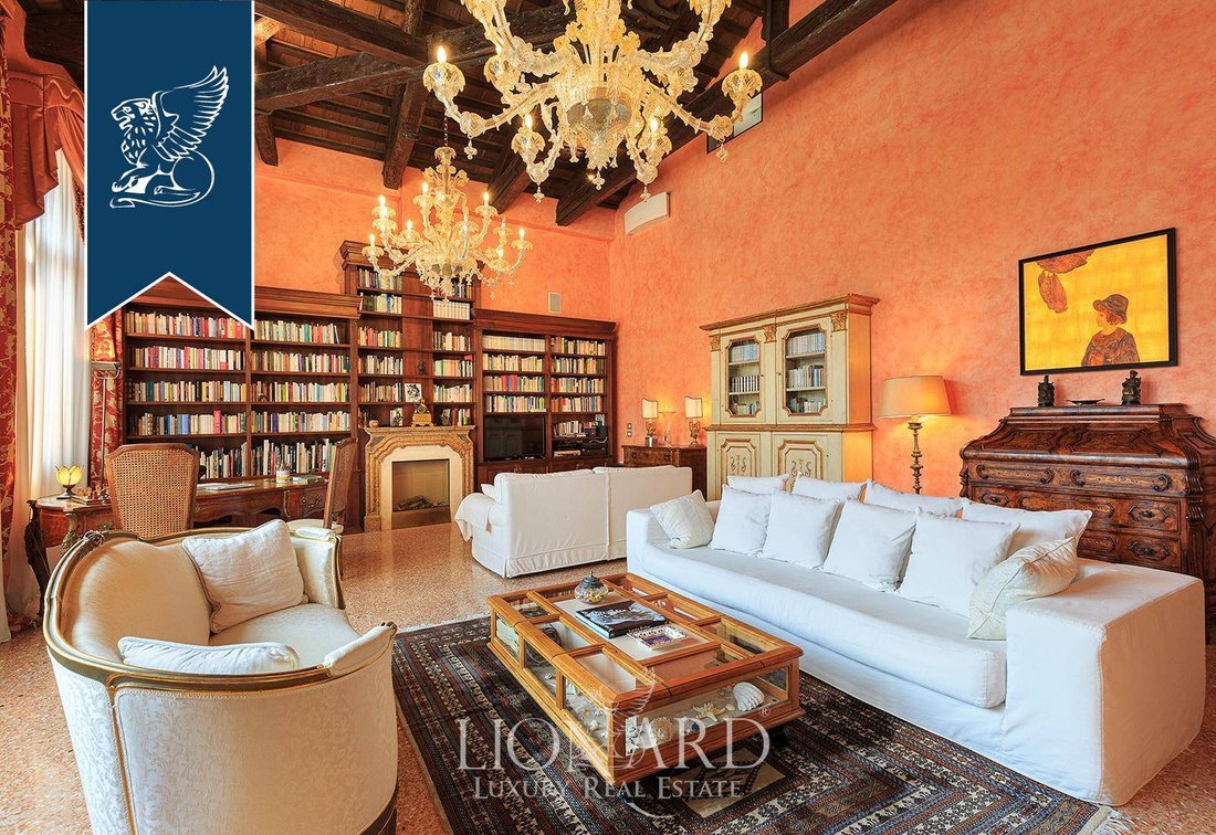 Apartment in Venice Historic Centre, Venice, Italy 2 - 12342242