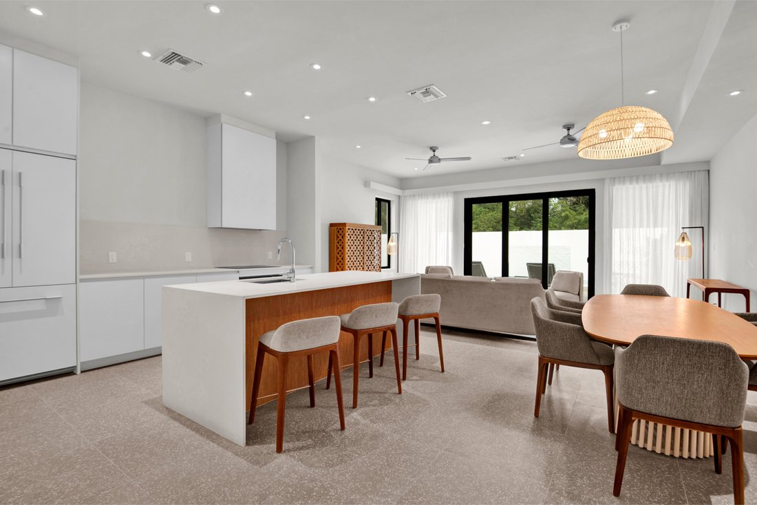 Townhouse in Nassau, New Providence, The Bahamas 1 - 14674285