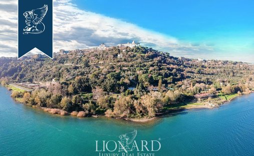 Villa in Castel Gandolfo, Lazio, Italy 1