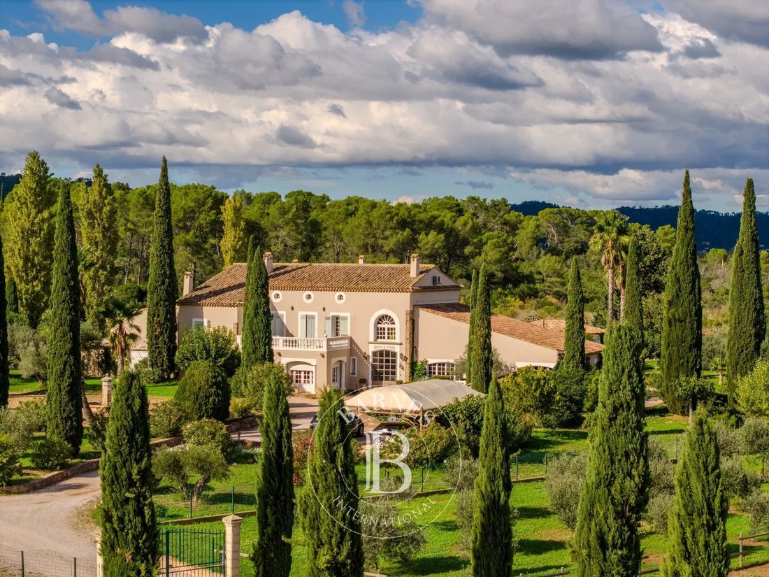 Estate in Gonfaron, Provence-Alpes-Côte d'Azur, France 1 - 14860978