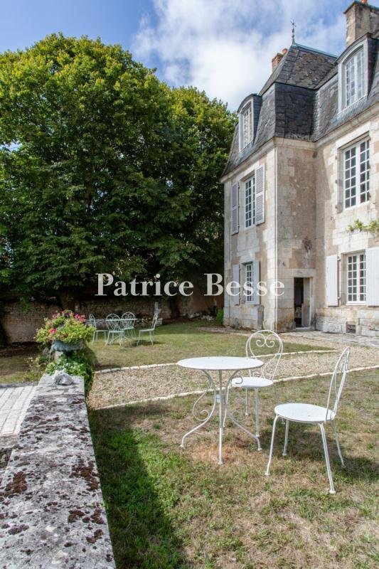 Le Rêve de Pierre: An 18th-Century Chateau’s Whisper in Poitiers’ Heart