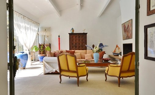 12th Century Fortified Castle On A Park Of Over 1 Ha