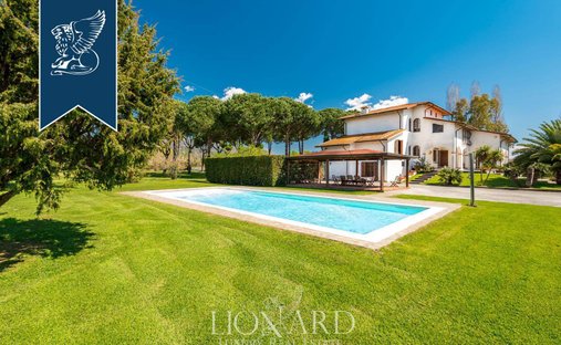 Villa en Pietrasanta, Toscana, Italia 1